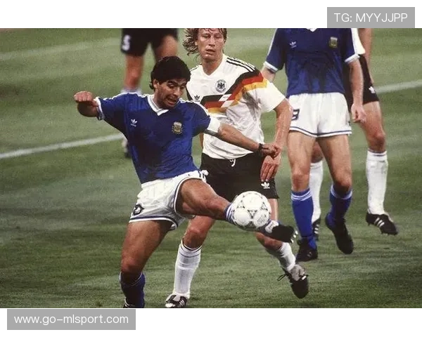 马特乌斯：马拉多纳的突破与盘带艺术超越了时代，马特乌斯谈马拉多纳