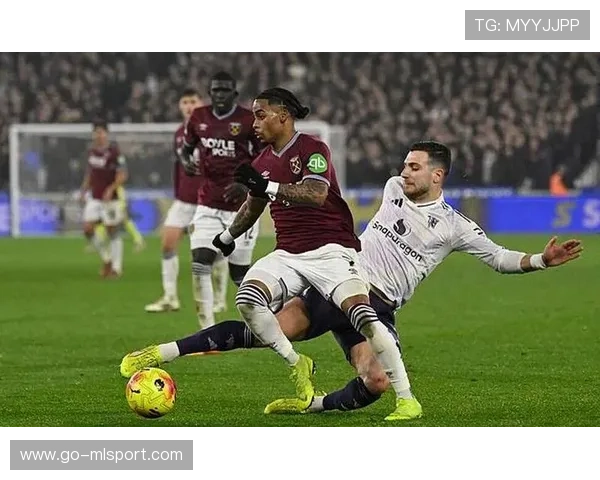 曼联队内变动加剧,年轻球员有望迎来机遇